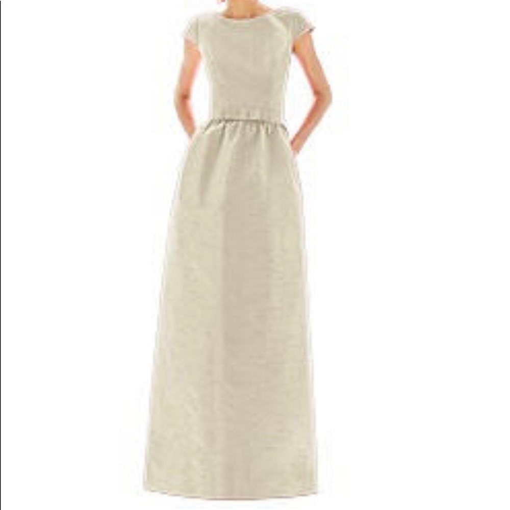 ALFRED SUNG Cream 3/4-Sleeve Bridal Gown